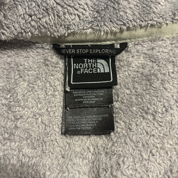The North Face gray fuzzy, zip up jacket size large - Picture 4 of 9